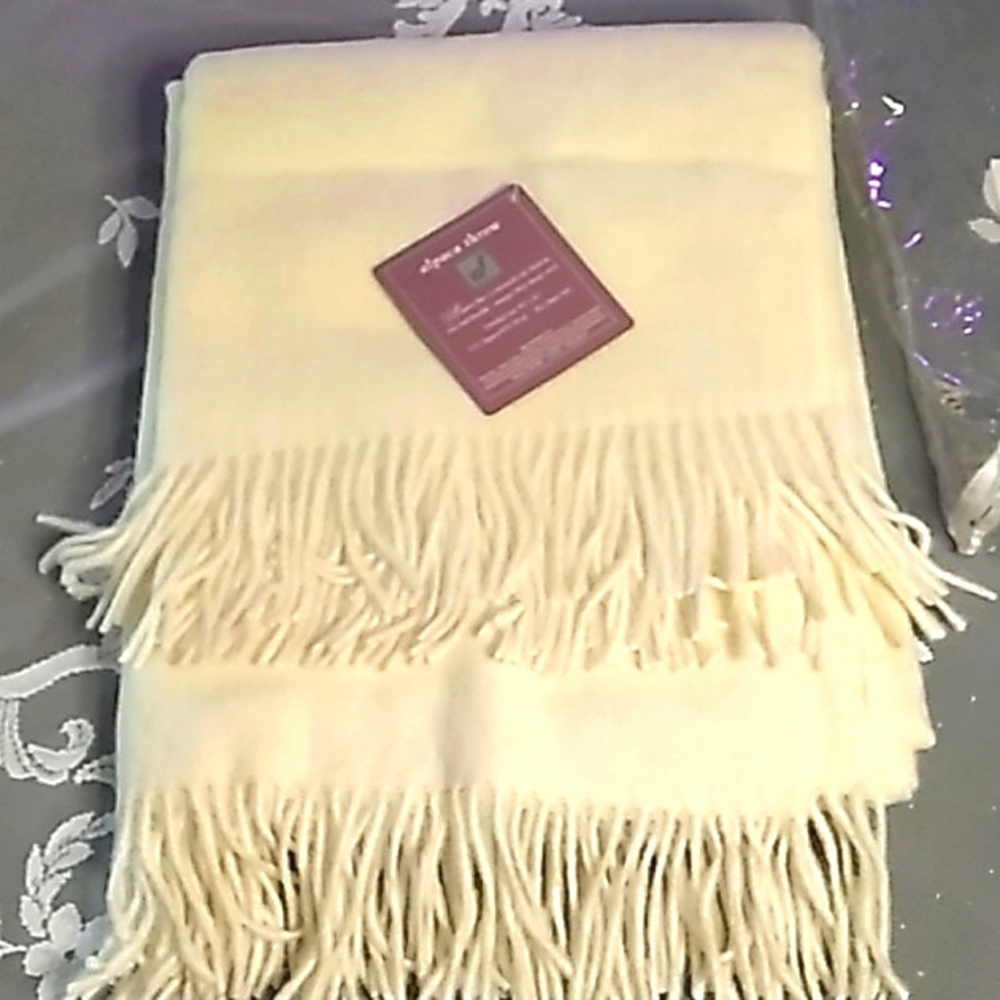 JCPenny NWT Cream  Alpaca Throw 50X66